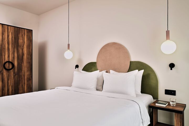 Room 42 of 96