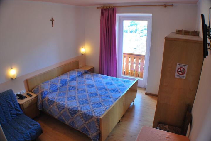 Room 3 of 61