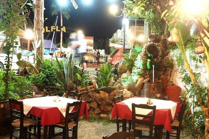 Dining 20 of 32