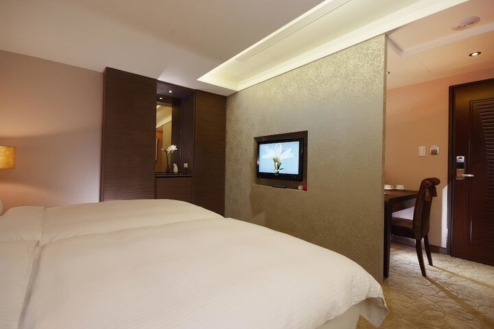 Room 10 of 30
