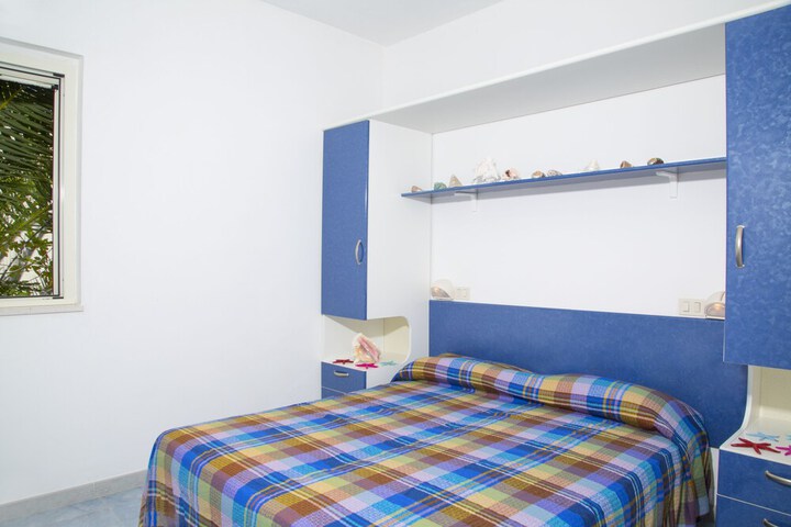 Room 2 of 61