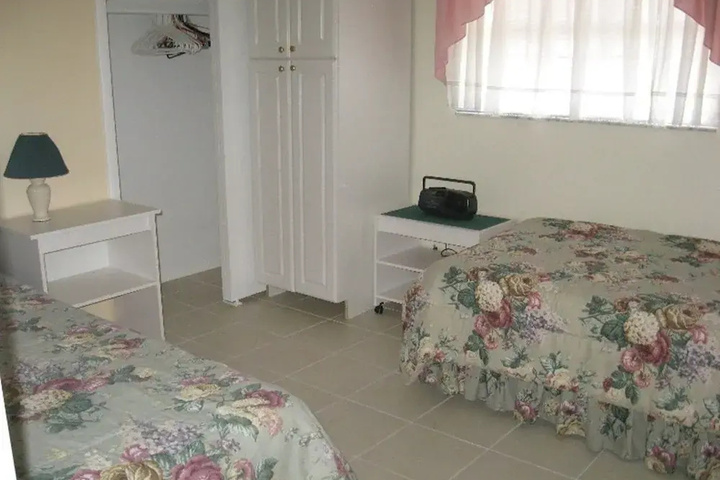 Room 4 of 12