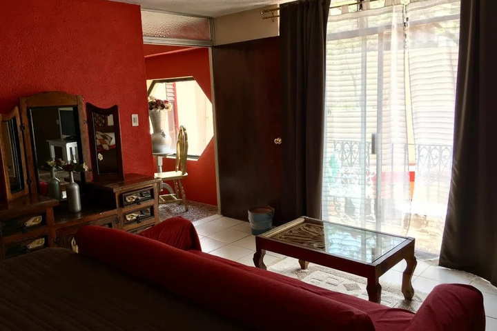Room 6 of 11