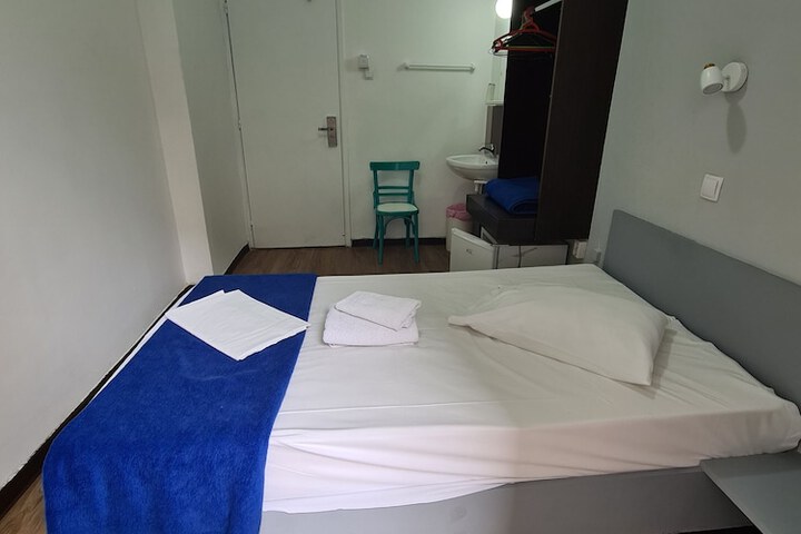 Room 54 of 103