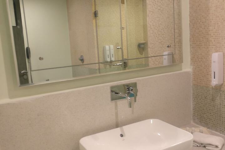 Room 36 of 110