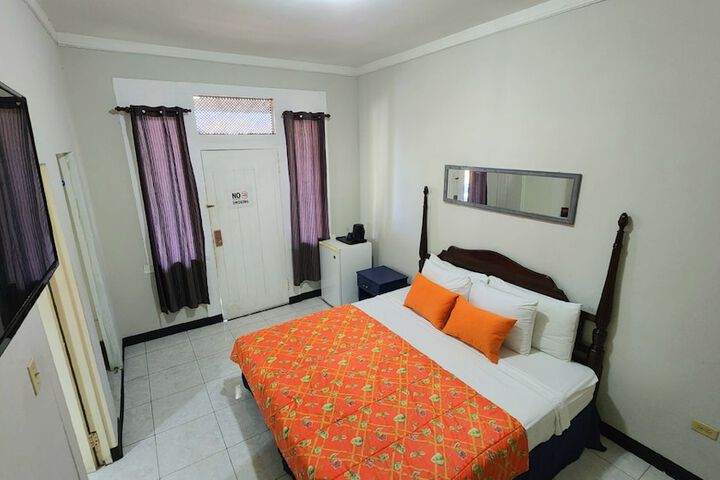 Room 6 of 110