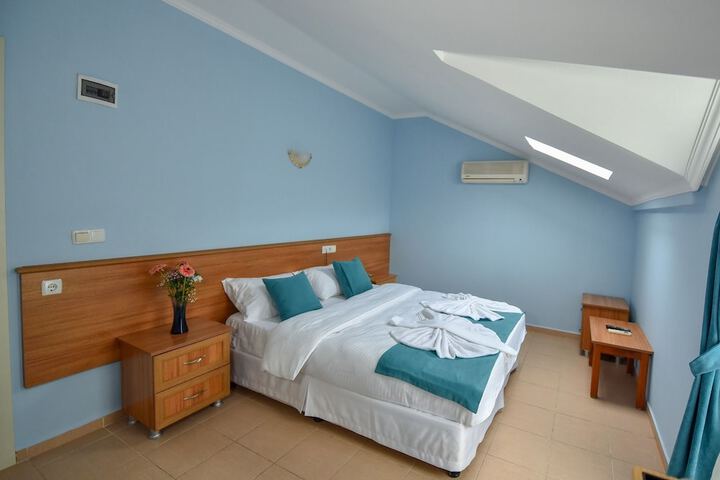 Room 6 of 75