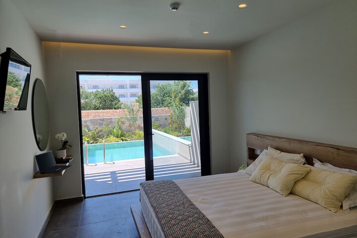 Room 2 of 63