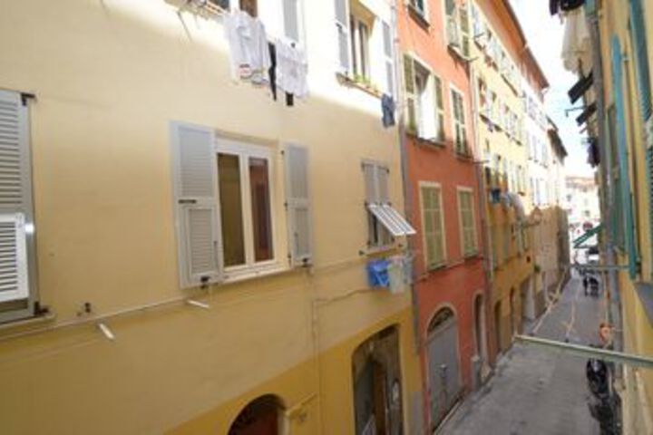 Room 3 of 9