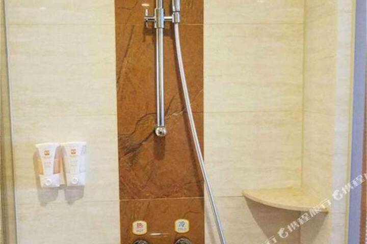 Vienna 3 Best Hotel (Jingzhou Zhuhe Town)