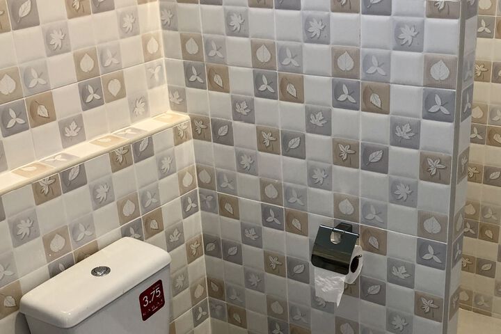Room 3 of 28