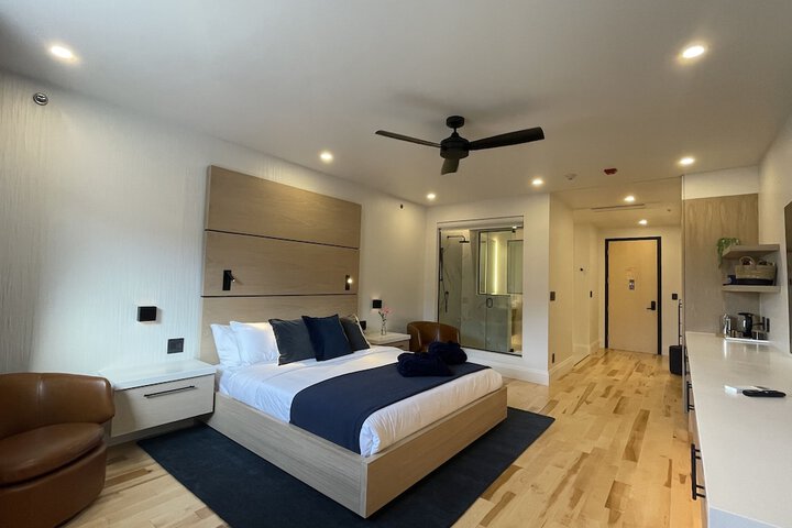 Room 3 of 206