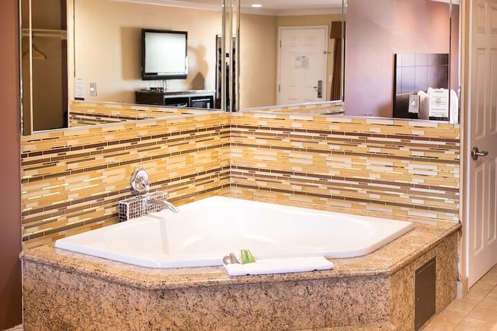 Private spa tub
