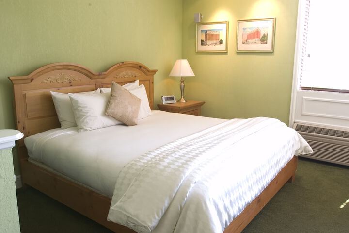 Room 8 of 26
