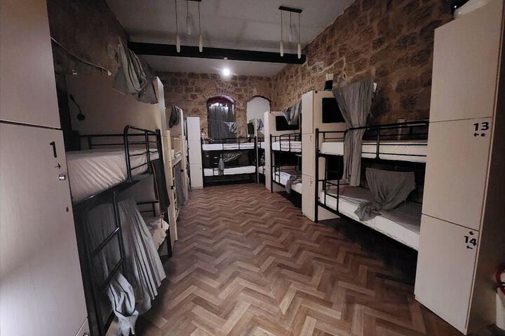 Room 10 of 44