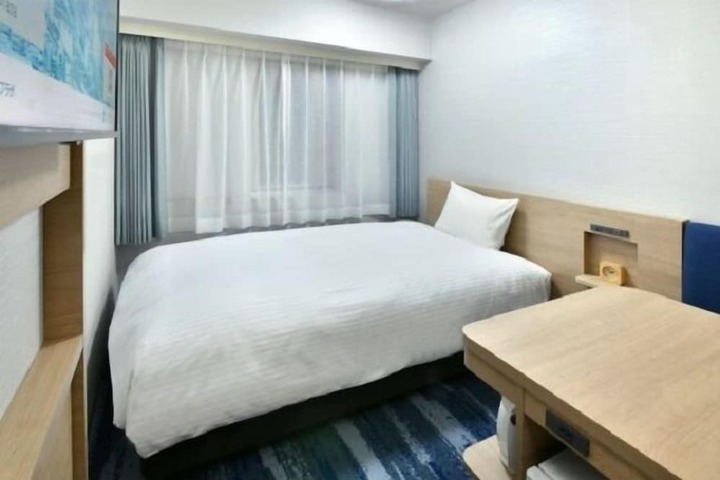 Room 7 of 16