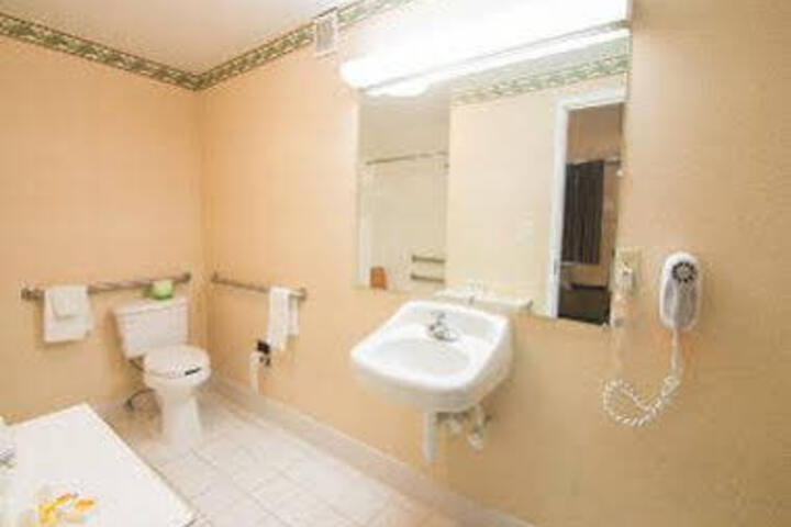 Days Inn & Suites Latham / Albany North