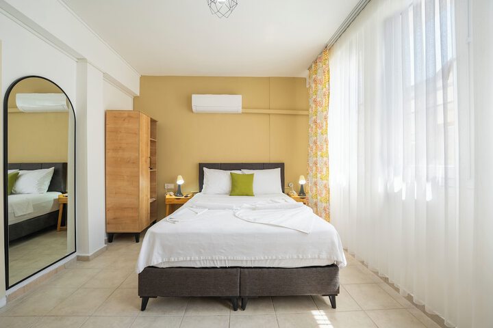 Room 3 of 33
