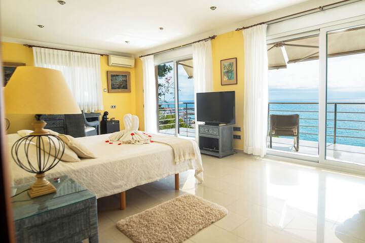 Room 2 of 7