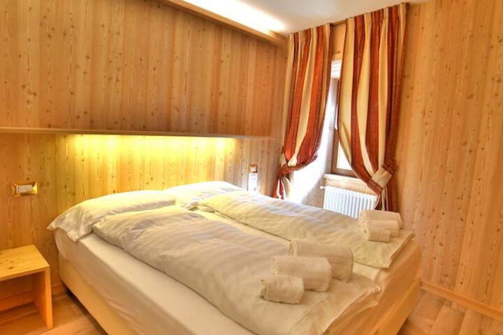 Room 10 of 90