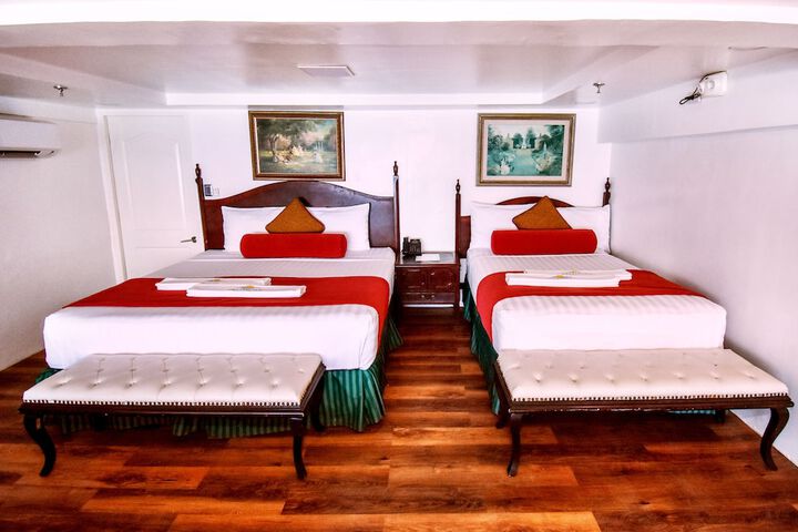 Room 9 of 13