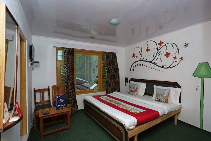 Room 10 of 16