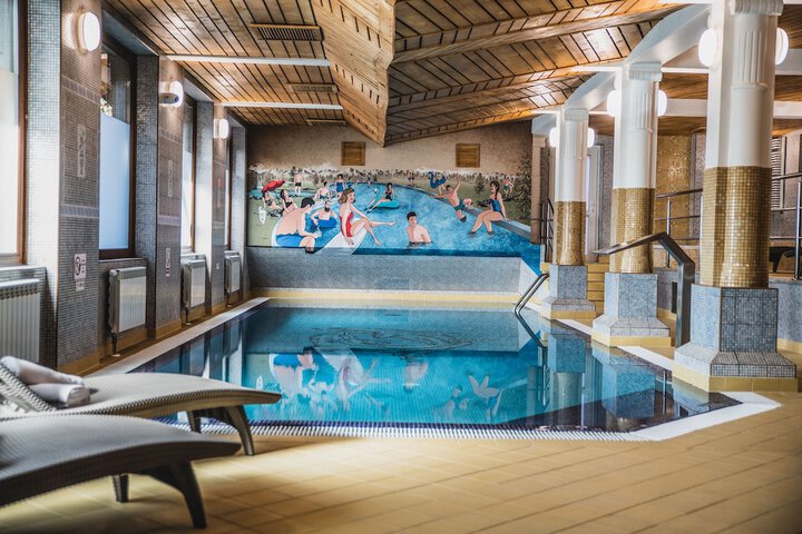 Pool 12 of 18