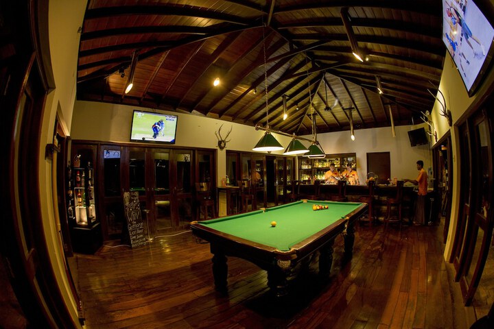 Lounge 80 of 111