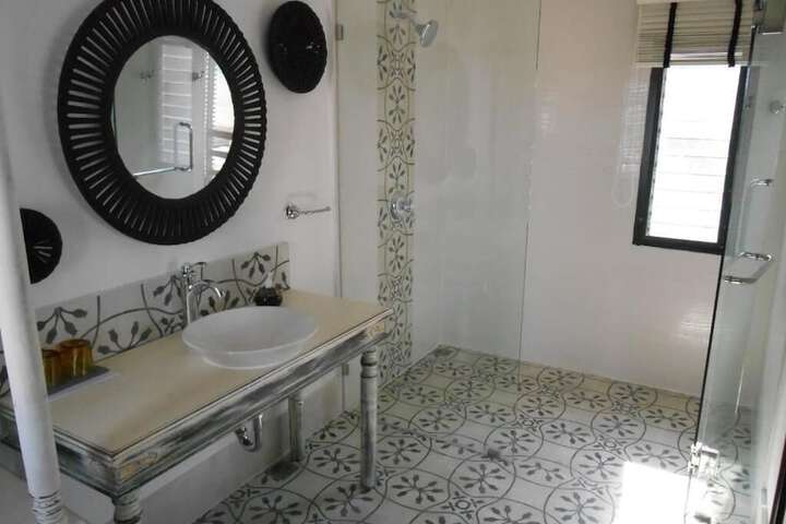 Room 43 of 76