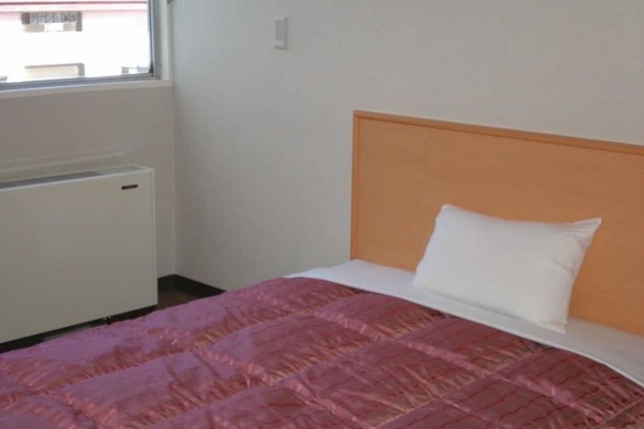 Room 3 of 40