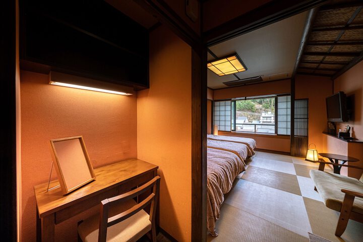 Room 13 of 223