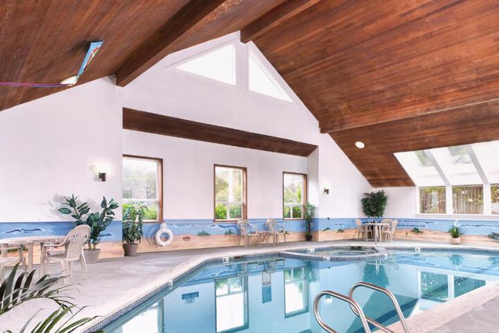Swimming pool at WorldMark Schooner Landing