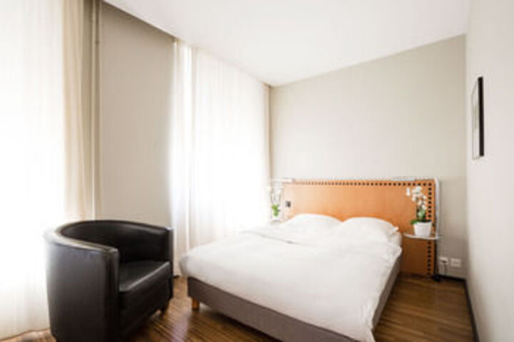 Room 6 of 22