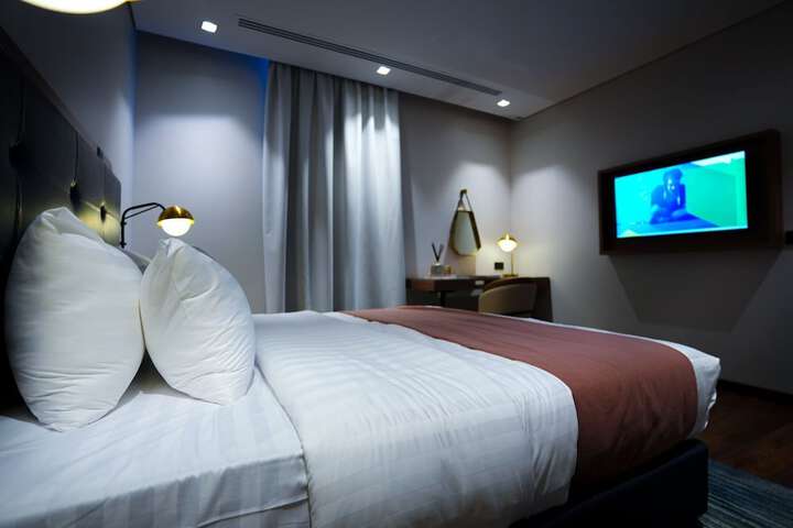 Room 12 of 30