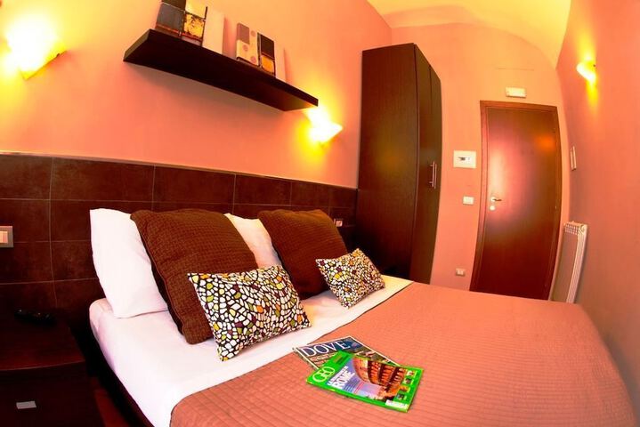 Room 2 of 38