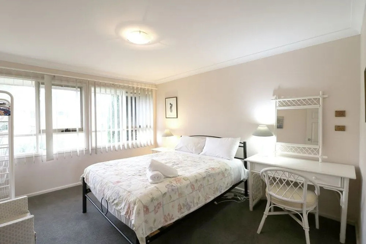 Room 5 of 15