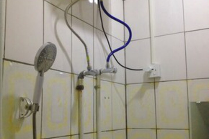 Room 4 of 25