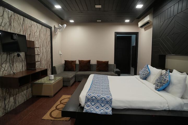 Room 27 of 35