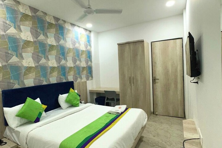 Room 14 of 39