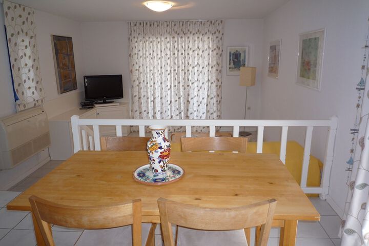 Room 42 of 46