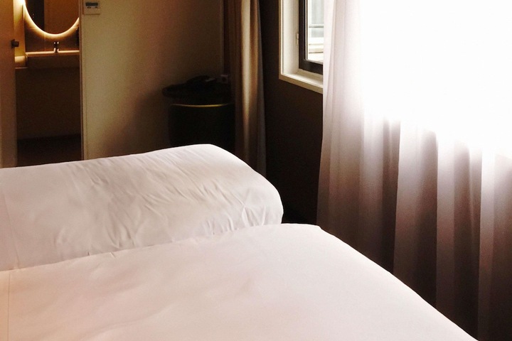 Room 12 of 43