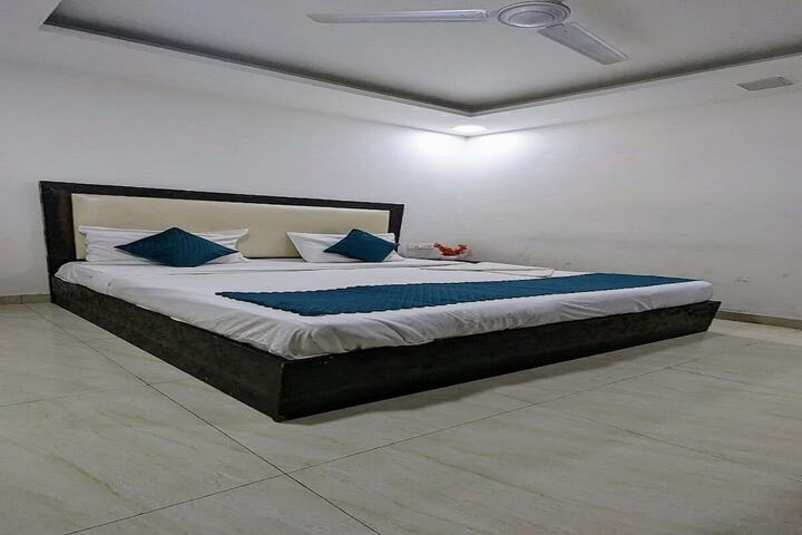 Room 5 of 8
