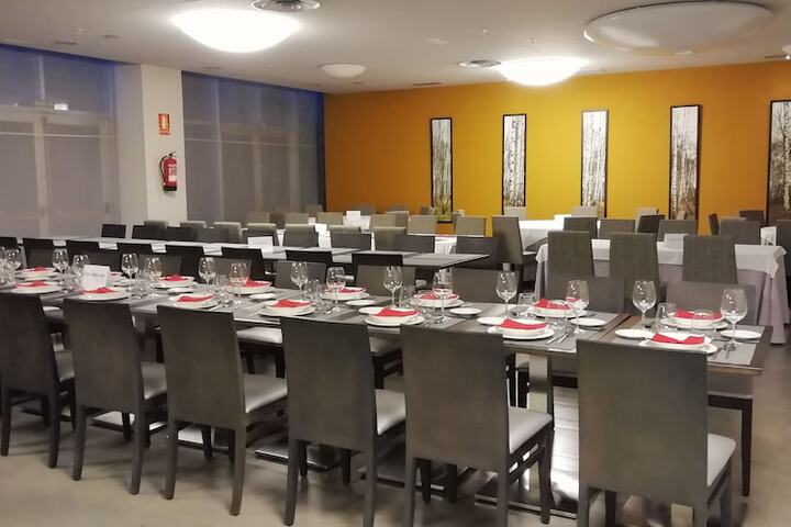 Dining 68 of 93
