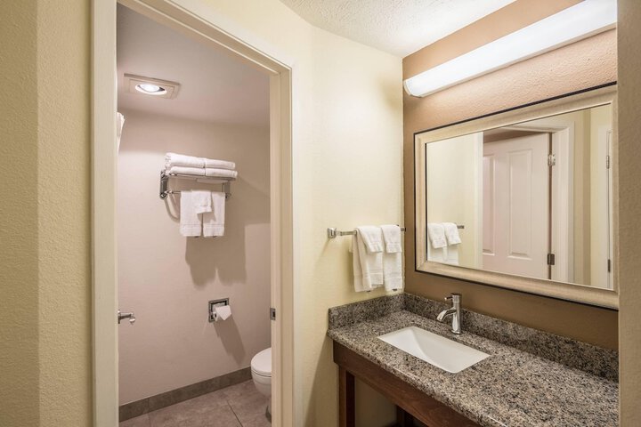 Room 42 of 62