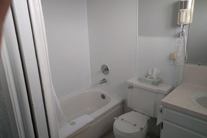 Room 32 of 39