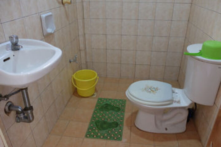 Room 8 of 68