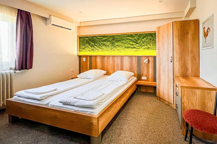 Room 9 of 79