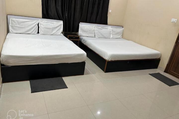 Room 16 of 28