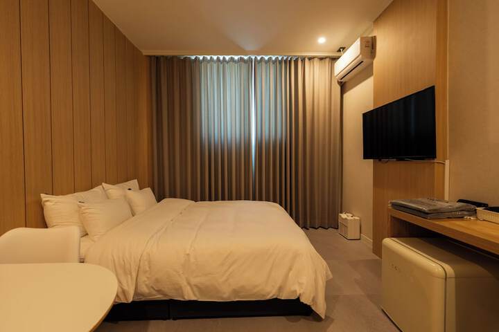 Room 5 of 80