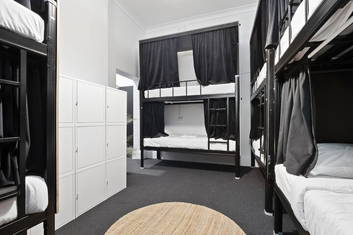 Room 5 of 40